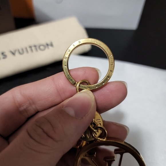 Louis Vuitton Circle Key Holder and Bag Charm - Picture 6 of 7